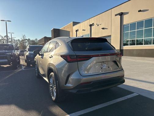 2022 Lexus NX 350h Premium