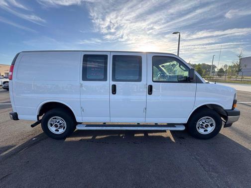 2024 GMC Savana 2500 Work Van