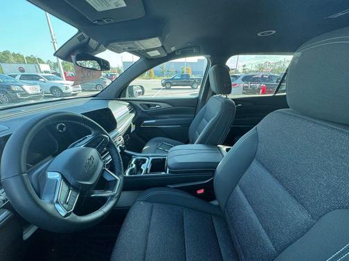 2024 Chevrolet Traverse LS