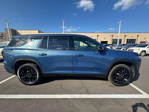 2024 Chevrolet Traverse LS