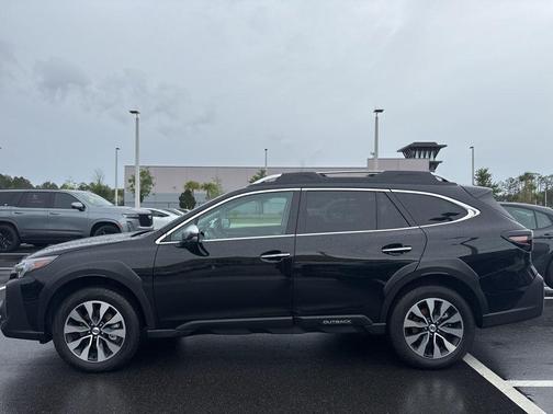 Crystal Black Silica 2025 Subaru Outback Touring XT