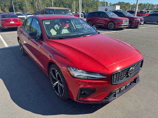 2024 Volvo S60 B5 Core Dark Theme