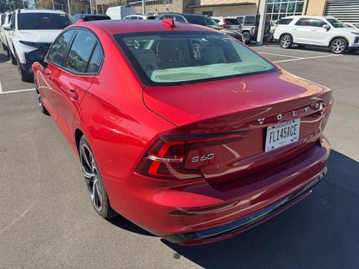 2024 Volvo S60 B5 Core Dark Theme