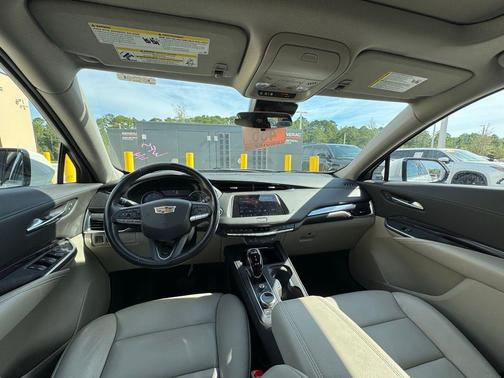 2023 Cadillac XT4 Luxury