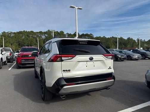 2022 Toyota RAV4 Hybrid SE