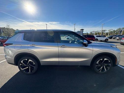 2023 Mitsubishi Outlander SE 2.5 2WD