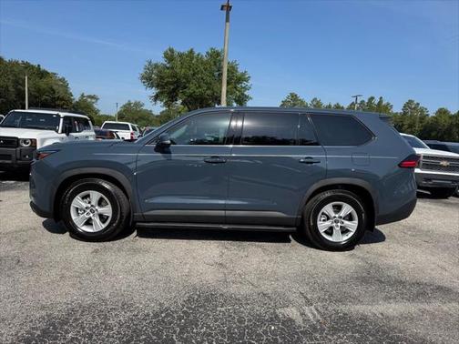 2025 Toyota Highlander LE