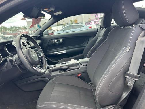 2021 Ford Mustang EcoBoost