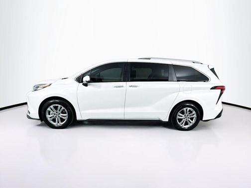 2023 Toyota Sienna Platinum 7 Passenger