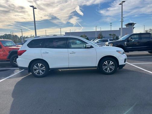 2020 Nissan Pathfinder SV 4WD