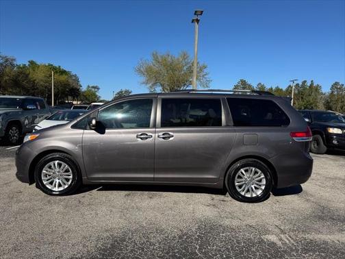 2013 Toyota Sienna XLE