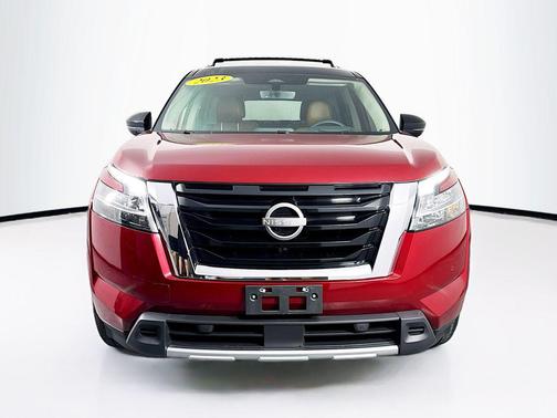 2023 Nissan Pathfinder Platinum FWD