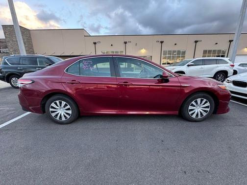 2018 Toyota Camry Hybrid LE