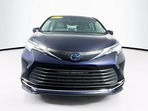 2023 Toyota Sienna XLE 7 Passenger