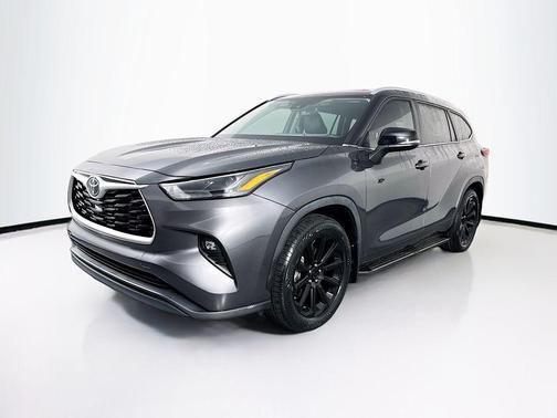 Magnetic Gray Metallic 2023 Toyota Highlander XLE