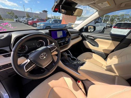 2025 Toyota Highlander XLE