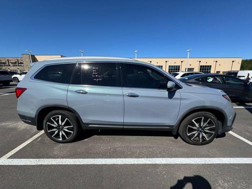 2022 Honda Pilot Touring 8-Passenger