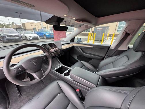 2023 Tesla Model Y Long Range Dual Motor All-Wheel Drive