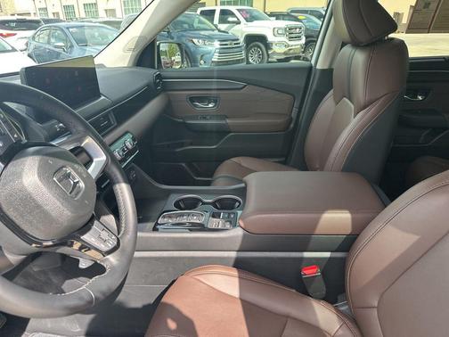 Platinum White Pearl 2026 Honda Pilot Touring 8-Passenger