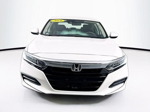 Platinum White Pearl 2019 Honda Accord LX