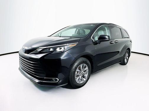 2024 Toyota Sienna XLE