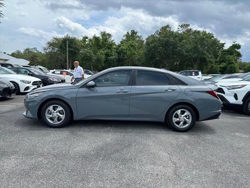 2021 Hyundai ELANTRA SE