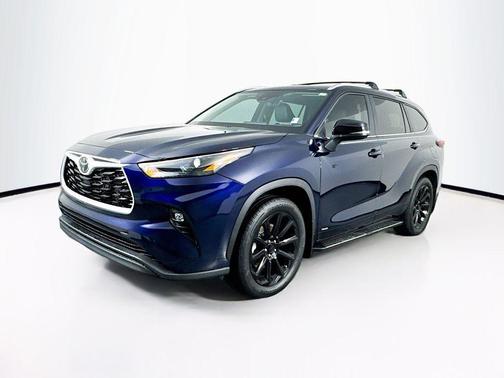 2025 Toyota Highlander Hybrid XLE