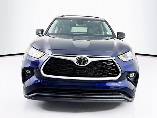 2025 Toyota Highlander Hybrid XLE