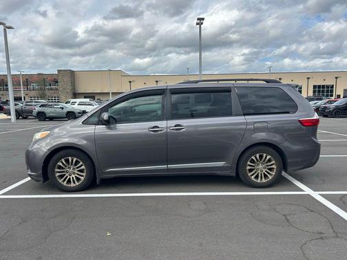 2015 Toyota Sienna XLE Premium