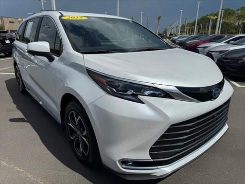 2025 Toyota Sienna Platinum 7 Passenger