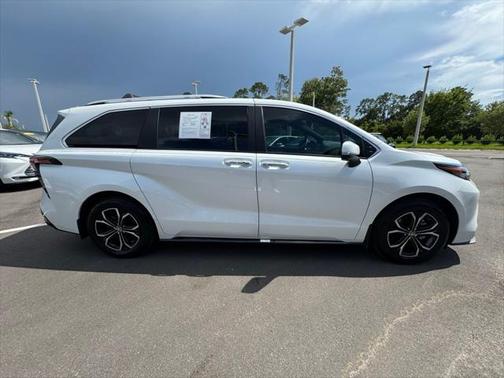 2025 Toyota Sienna Platinum 7 Passenger