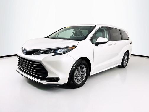 2024 Toyota Sienna XLE