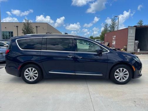 2018 Chrysler Pacifica Touring-L