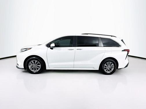 2022 Toyota Sienna XLE 7 Passenger