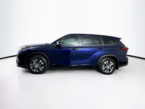2025 Toyota Highlander Hybrid XLE