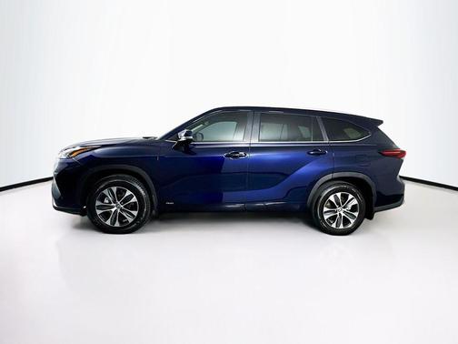 2025 Toyota Highlander Hybrid XLE