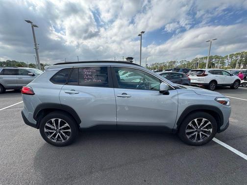 2024 Toyota Corolla Cross XLE