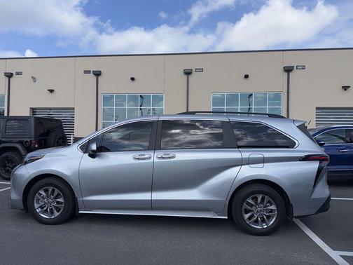 2025 Toyota Sienna XLE