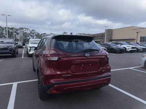 2023 Nissan Kicks SR