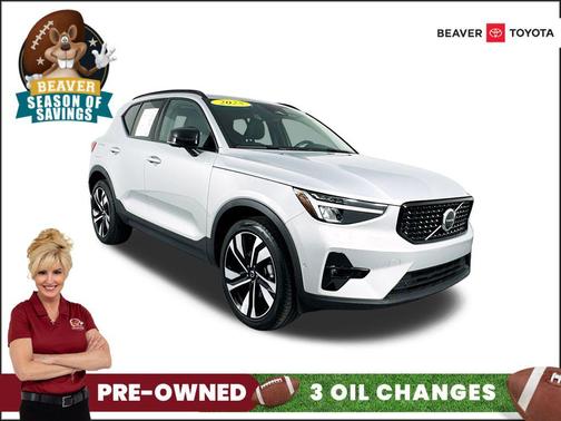 2025 Volvo XC40 B5 Plus Dark Theme