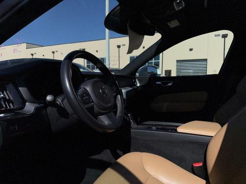 2018 Volvo XC60 T5 Momentum