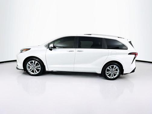 2022 Toyota Sienna Platinum