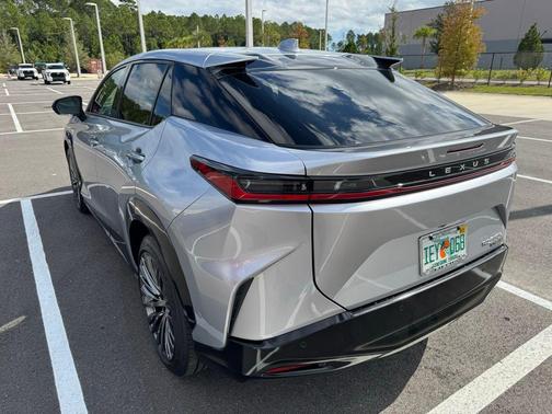 2023 Lexus RZ 450e Luxury