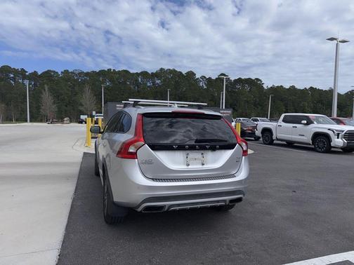 2017 Volvo V60 Cross Country T5