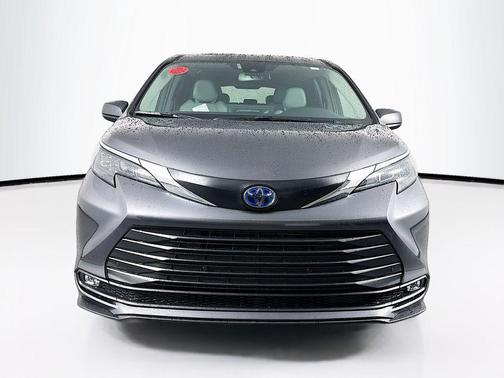 2025 Toyota Sienna XLE 7 Passenger