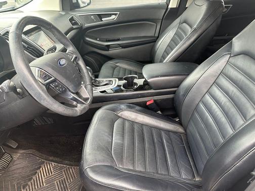 Clear White/Black Roof 2024 Kia Seltos S