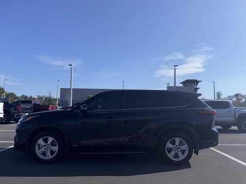 2023 Toyota Highlander Hybrid LE
