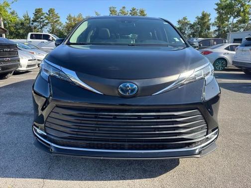 2021 Toyota Sienna XLE 8 Passenger