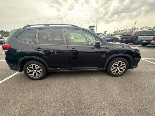 Crystal Black Silica 2021 Subaru Forester Premium