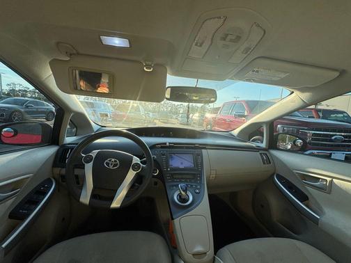 2010 Toyota Prius III